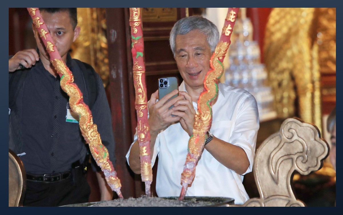 Người đứng đầu Chính phủ Singapore ghi lại những hình ảnh, nét văn hóa của Thủ đô Hà Nội. Người đứng đầu Chính phủ Singapore ghi lại những hình ảnh, nét văn hóa của Thủ đô Hà Nội.