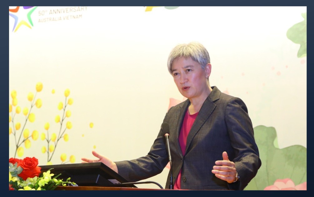 Bộ trưởng Ngoại giao Penny Wong phát biểu tại Diễn đàn khoa học với chủ đề “50 năm quan hệ Việt Nam - Australia: Hợp tác khu vực trong một thế giới thay đổi”. Bộ trưởng Ngoại giao Penny Wong phát biểu tại Diễn đàn khoa học với chủ đề “50 năm quan hệ Việt Nam - Australia: Hợp tác khu vực trong một thế giới thay đổi”.