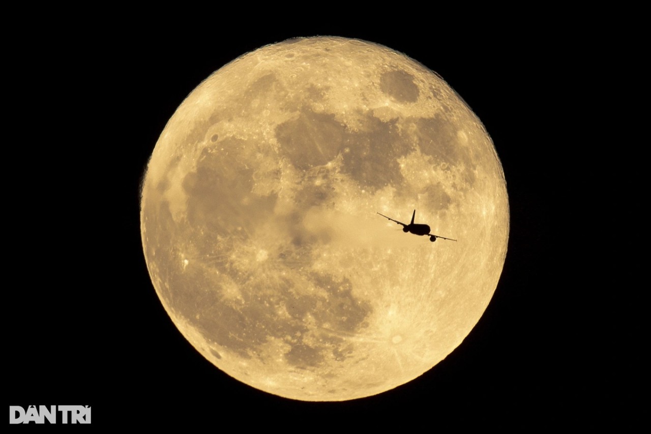 Hình ảnh siêu trăng hiếm gặp trên bầu trời Hà Nội