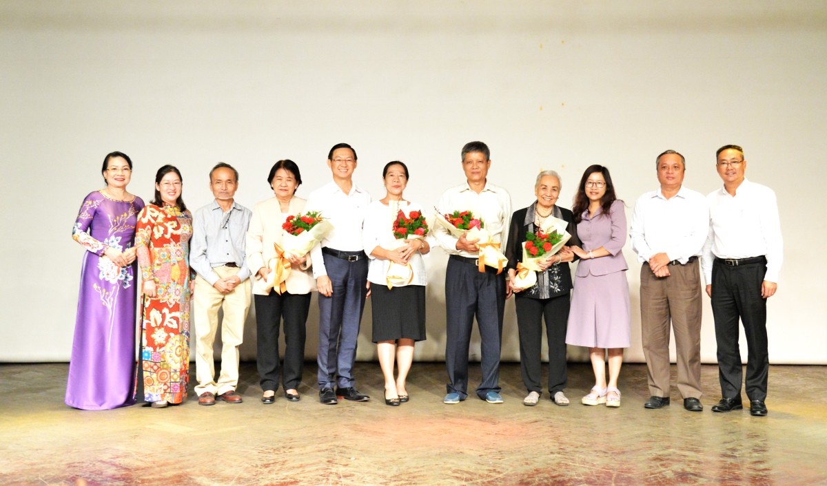 Sở Ngoại vụ TP. HCM tổ chức hoạt động ‘uống nước nhớ nguồn’, tri ân cố Đại sứ Vũ Hắc Bồng