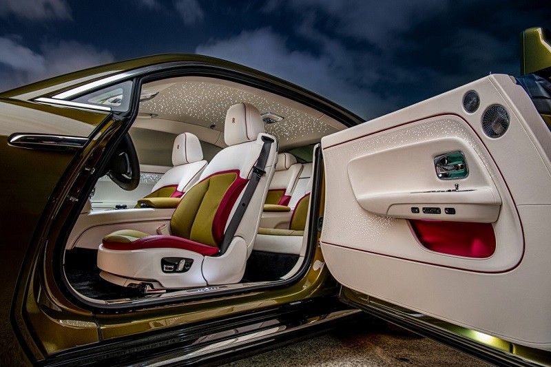 Cận cảnh xe điện siêu sang Rolls-Royce Spectre vừa ra mắt tại Singapore, giá hơn 38 tỷ đồng