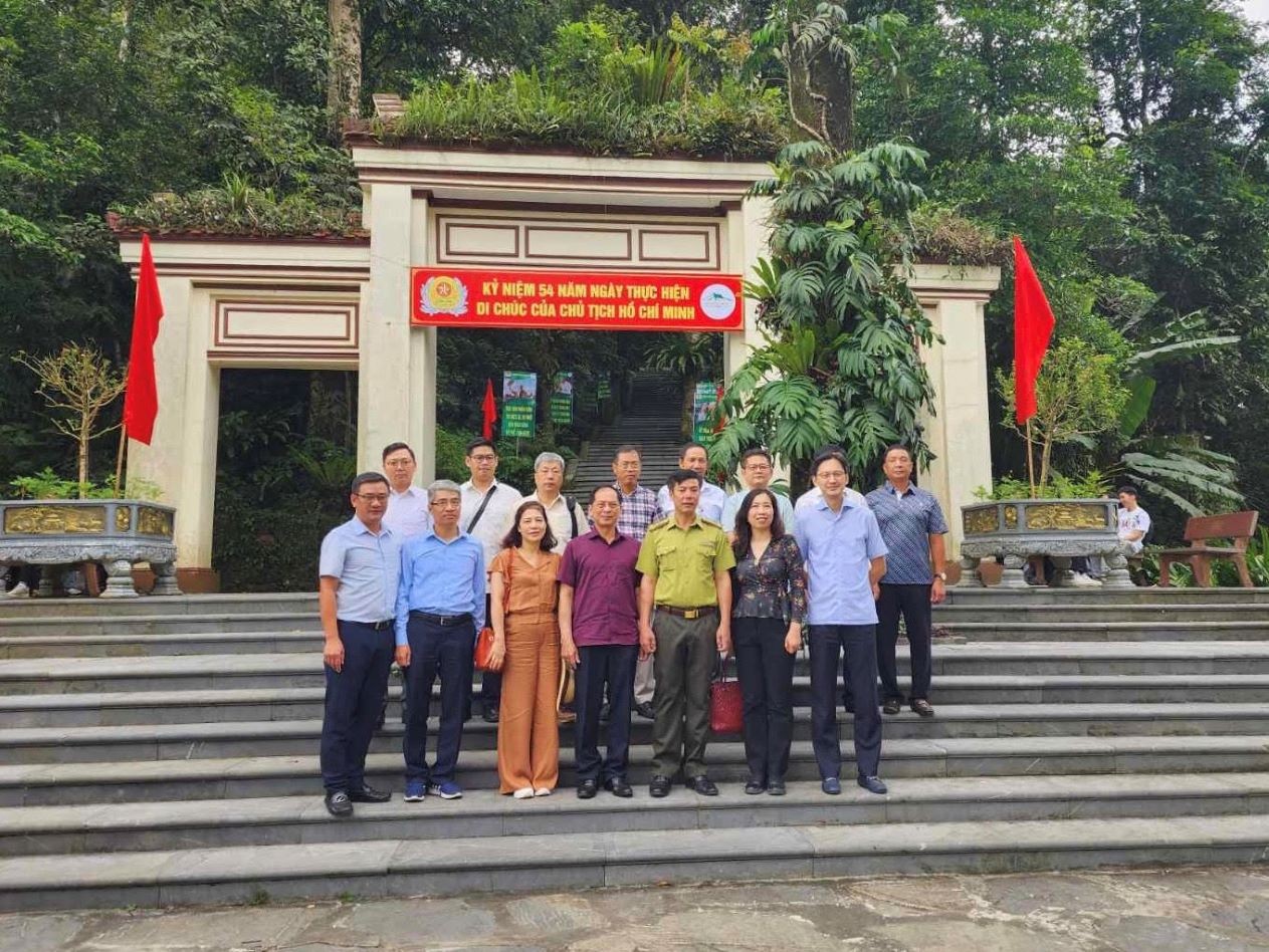 Bộ trưởng Ngoại giao Bùi Thanh Sơn dâng hoa, dâng hương tưởng niệm Chủ tịch Hồ Chí Minh Bộ trưởng Ngoại giao Bùi Thanh Sơn dâng hoa, dâng hương tưởng niệm Chủ tịch Hồ Chí Minh