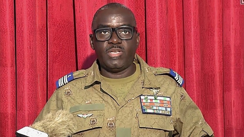 tinh hinh niger chinh quyen quan su noi doa vi phap can thiep sau vao noi bo