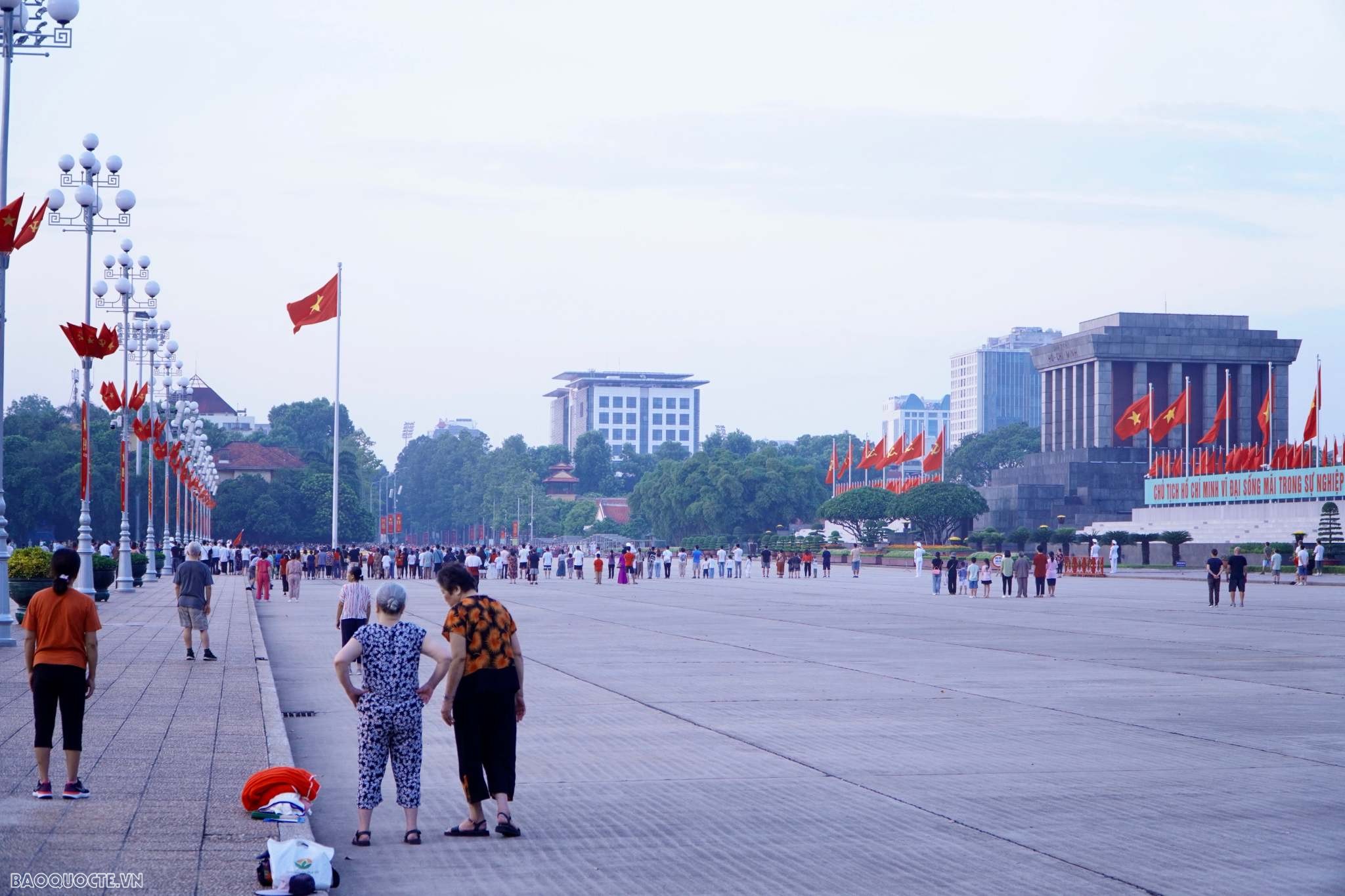 Sắc đỏ tràn ngập trong Ngày Quốc khánh 2/9 tại Thủ đô Hà Nội