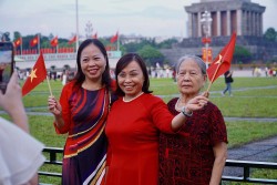 Sắc đỏ tràn ngập trong Ngày Quốc khánh 2/9 tại Thủ đô Hà Nội