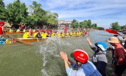 Độc đáo lễ hội đua, bơi thuyền ở nơi ăn Tết Độc lập lớn nhất cả nước