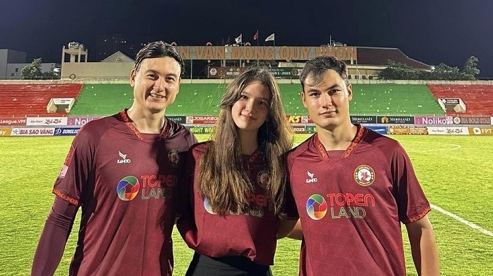 nhan sac xinh dep va chieu cao noi bat cua em gai thu mon dang van lam