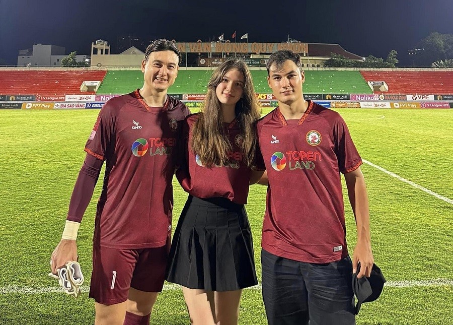 Thủ môn Văn Lâm có hai người em ruột, Đặng Văn Mạnh (sinh năm 1997) và Đặng Thanh Giang (sinh năm 2007). Vì là em út, Thanh Giang được hai anh trai rất yêu chiều.