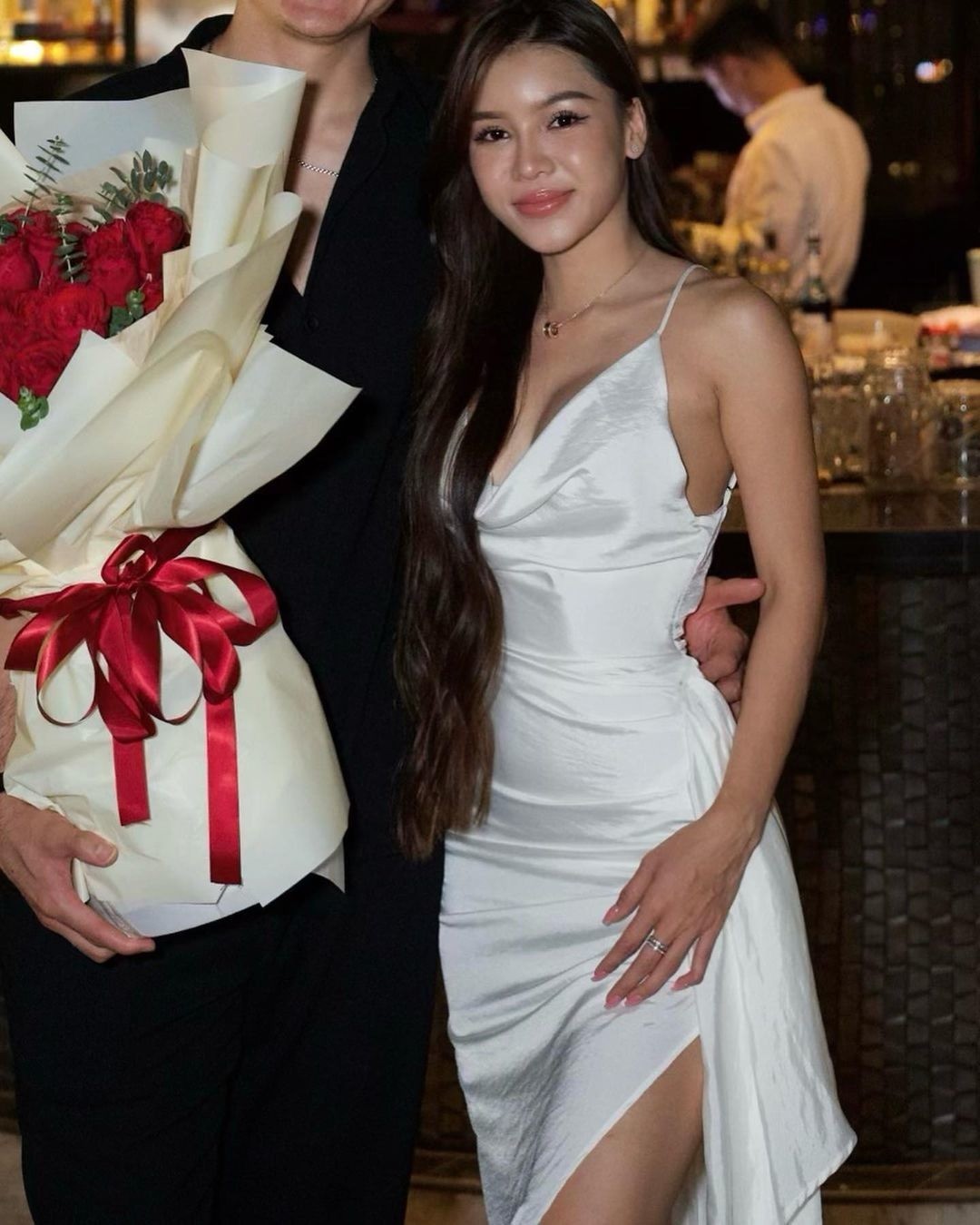 Yến Xuân, bạn gái thủ môn Văn Lâm là một PT (HLV gym cá nhân) có tiếng ở TP. Hồ Chí Minh. Cô và thủ thành Việt kiều hẹn hò từ năm 2018 nhưng không công khai. 