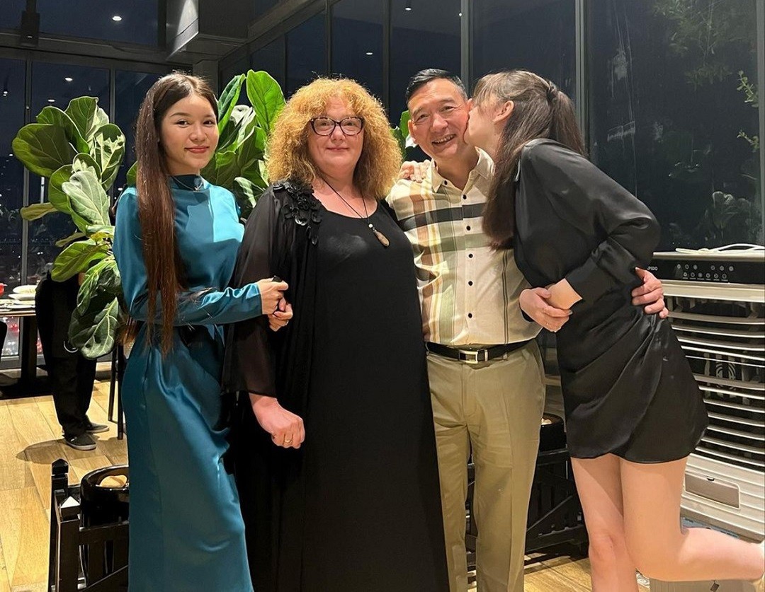 Yến Xuân cũng được bố mẹ Văn Lâm rất yêu quý. Cô góp mặt trong hầu hết các cuộc vui của gia đình bạn trai.