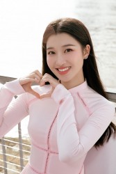 Bốn mỹ nhân Việt xinh đẹp, giỏi ngoại ngữ, đại diện Việt Nam dự thi quốc tế