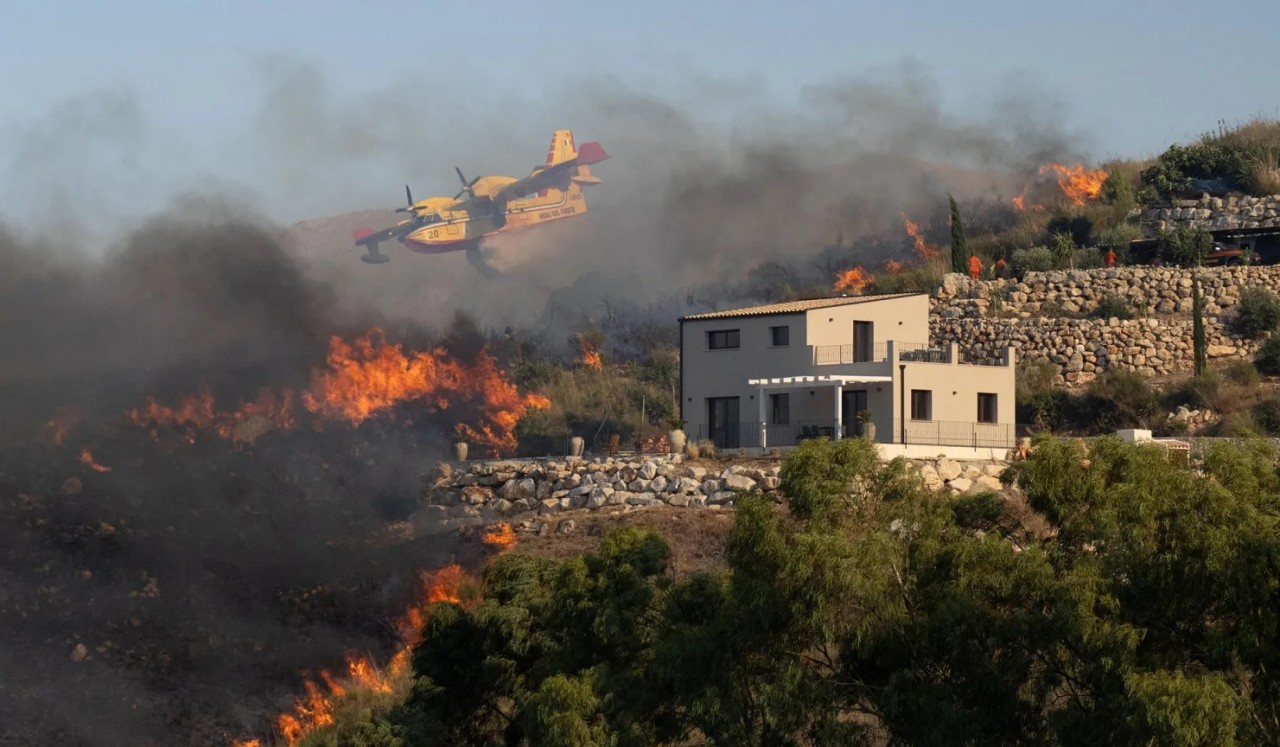 Ảnh ấn tượng (28/8-3/9): Đề cập Thế chiến II, ông Putin nói Nga ‘bất khả chiến bại’, tên lửa ở thủ đô Ukraine, Mỹ ủng hộ một quyết định của Nhật