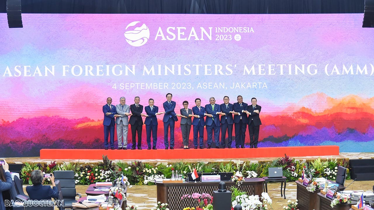 ASEAN-43: Sáng nay (4/9), khai mạc Hội nghị Bộ trưởng Ngoại giao ASEAN ASEAN-43: ASEAN thiết thực hơn, linh hoạt hơn, tâm điểm tăng trưởng của cả khu vực