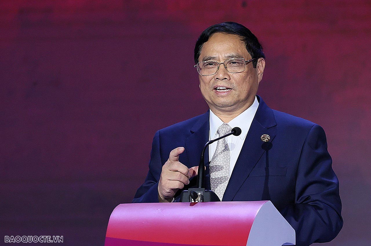 ASEAN-43: ASEAN không hy sinh sự công bằng, tiến bộ xã hội và bảo vệ môi trường để đổi lấy tăng trưởng kinh tế đơn thuần ASEAN-43: ASEAN không hy sinh sự công bằng, tiến bộ xã hội và bảo vệ môi trường để đổi lấy tăng trưởng kinh tế đơn thuần