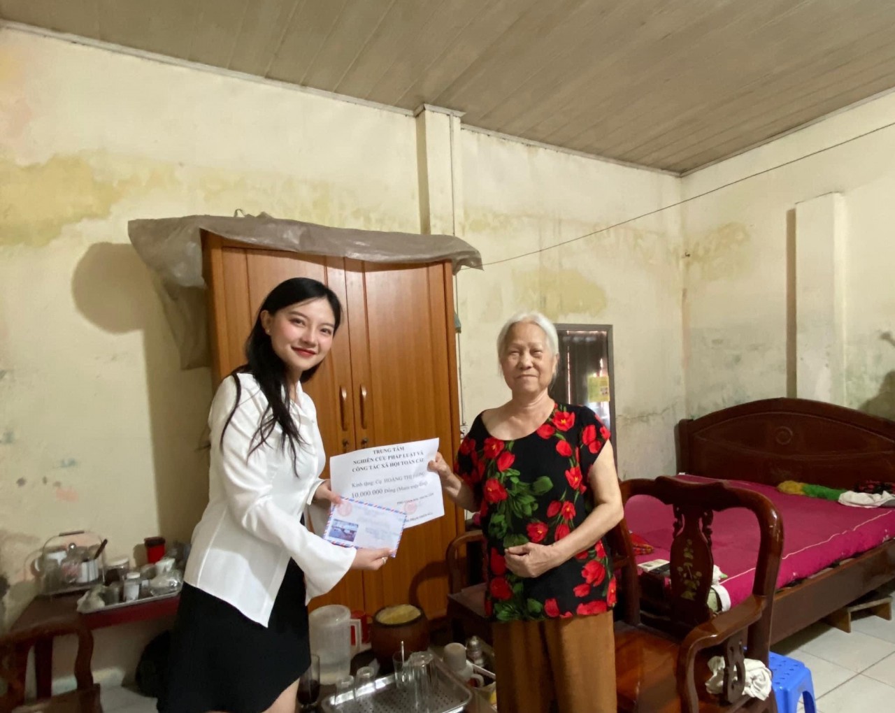 Hoa hậu quốc tế Việt Nhật mừng năm học mới với trẻ em khuyết tật. Hoa hậu quốc tế Việt Nhật mừng năm học mới với trẻ em khuyết tật.