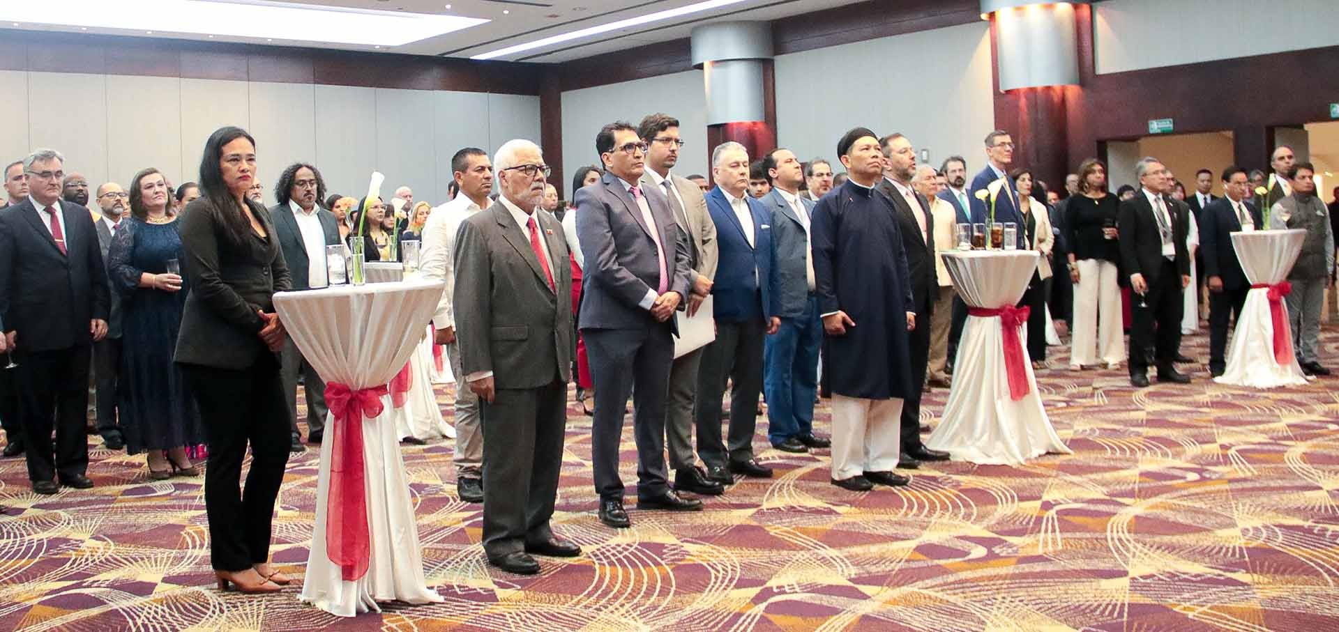 Quang cảnh buổi lễ. Quang cảnh buổi lễ.