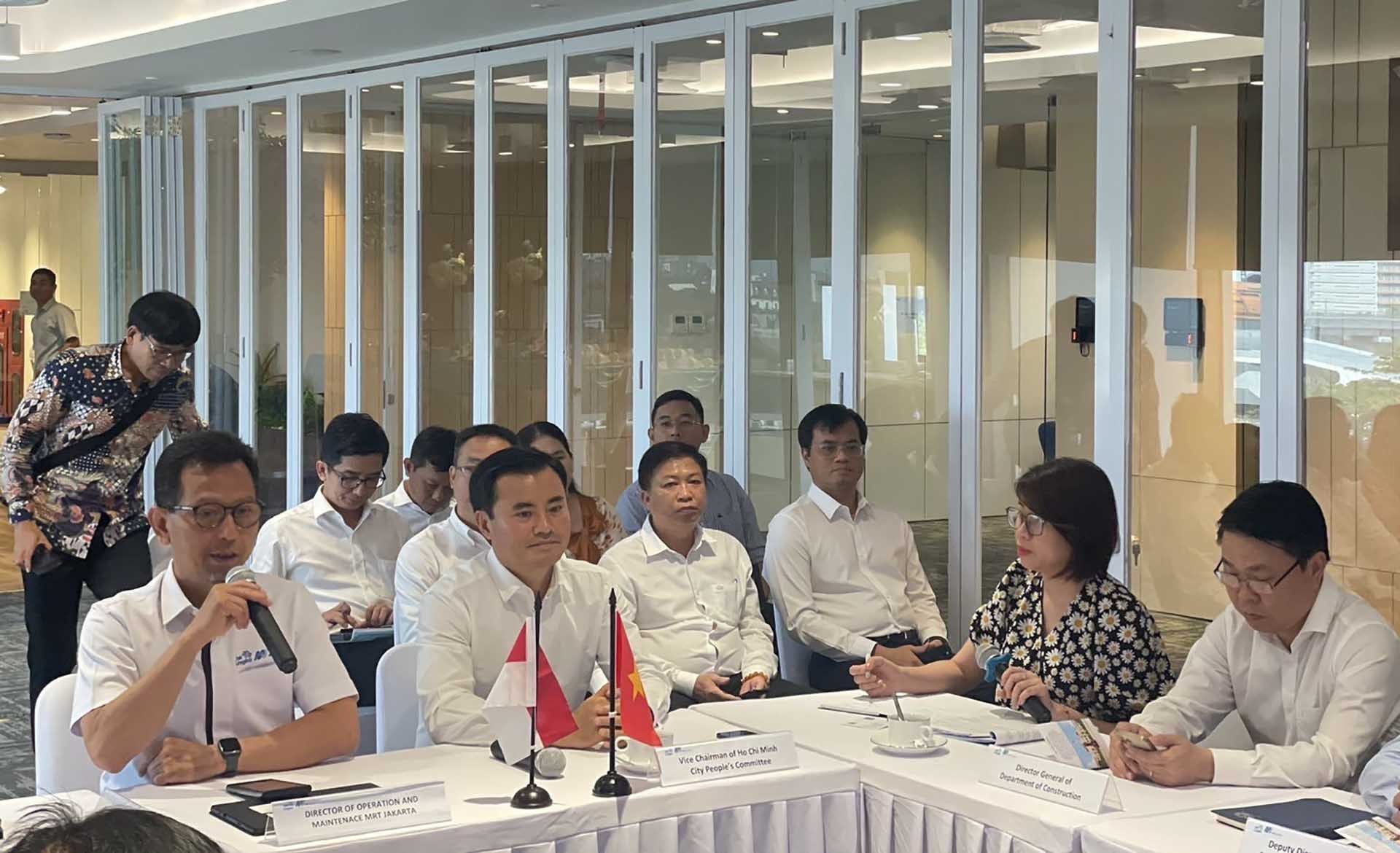 Đoàn đại biểu TP. Hồ Chí Minh làm việc với làm việc với Công ty MRT Jakarta. Đoàn đại biểu TP. Hồ Chí Minh làm việc với làm việc với Công ty MRT Jakarta.