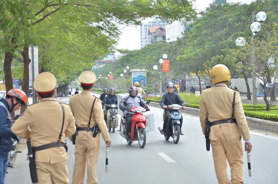 Từ ngày 15/9, người dân không vi phạm thì CSGT có được dừng xe kiểm tra? Từ ngày 15/9, người dân không vi phạm thì CSGT có được dừng xe kiểm tra?