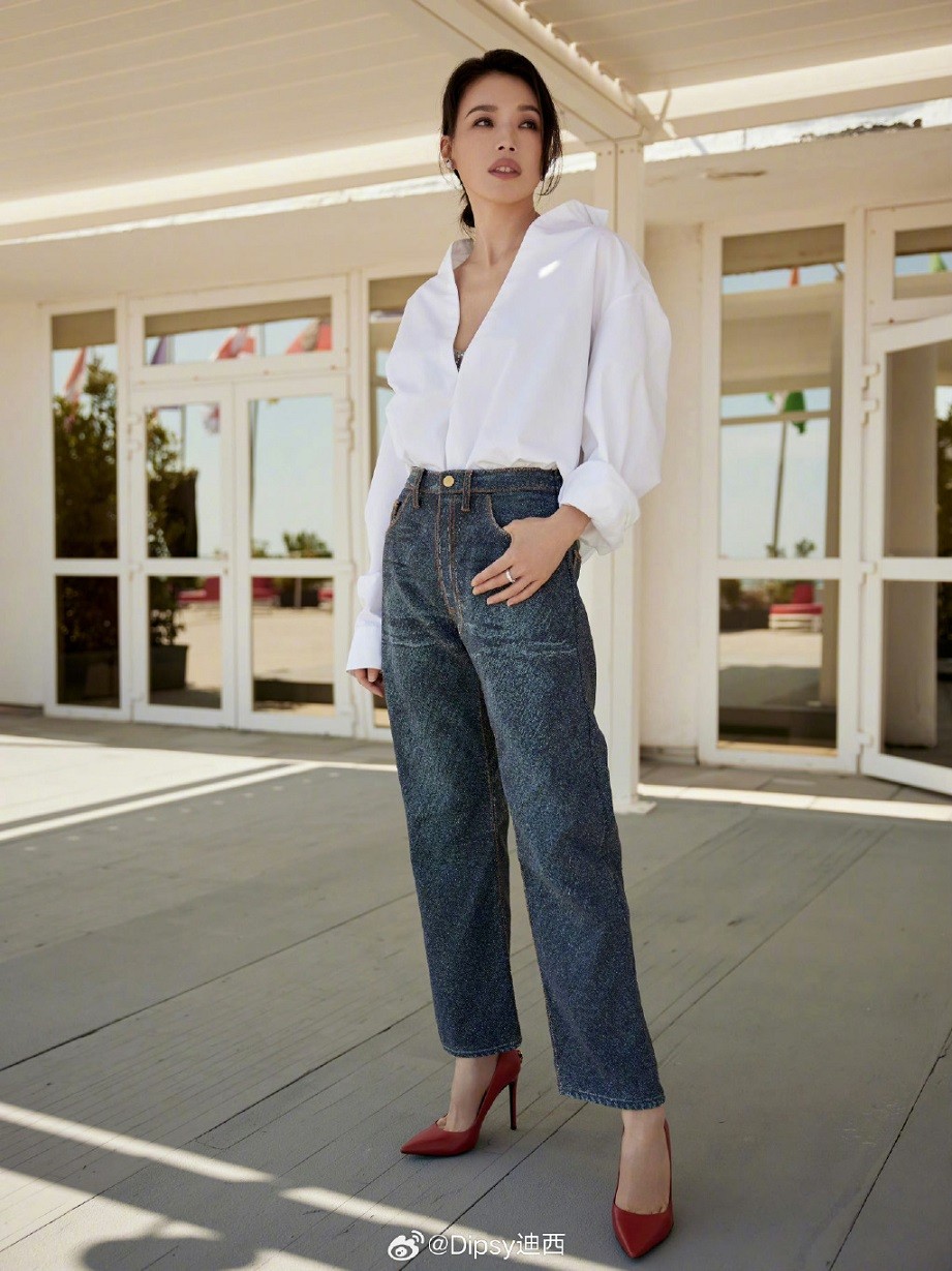 Diễn viên Thư Kỳ