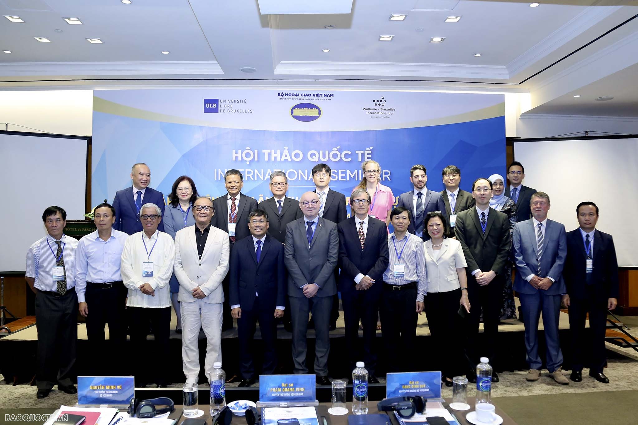 Cục trưởng Cục Lãnh sự, Cục Lãnh Sự, Doãn Hoàng Minh, trao giấy chấp nhận lãnh sự, Cộng hòa Séc, Cục trưởng Cục Lãnh sự, Cục Lãnh Sự, Doãn Hoàng Minh, trao giấy chấp nhận lãnh sự, Cộng hòa Séc,