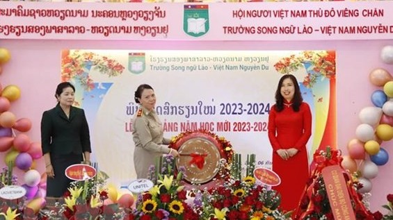 Khai giảng năm học mới tại Trường Song ngữ Lào-Việt Nam Nguyễn Du