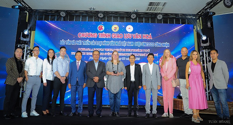 Chương trình giao lưu văn hóa nhằm bảo tồn và phát triển các loại hình văn hóa Việt Nam