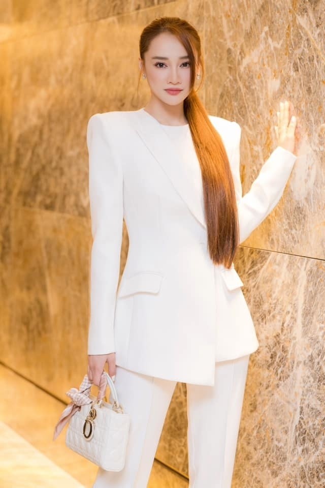 Cùng ngắm những chiếc túi hàng hiệu nhỏ xi, trang nhã đồng hành với Nhã Phương trong thời gian mang bầu