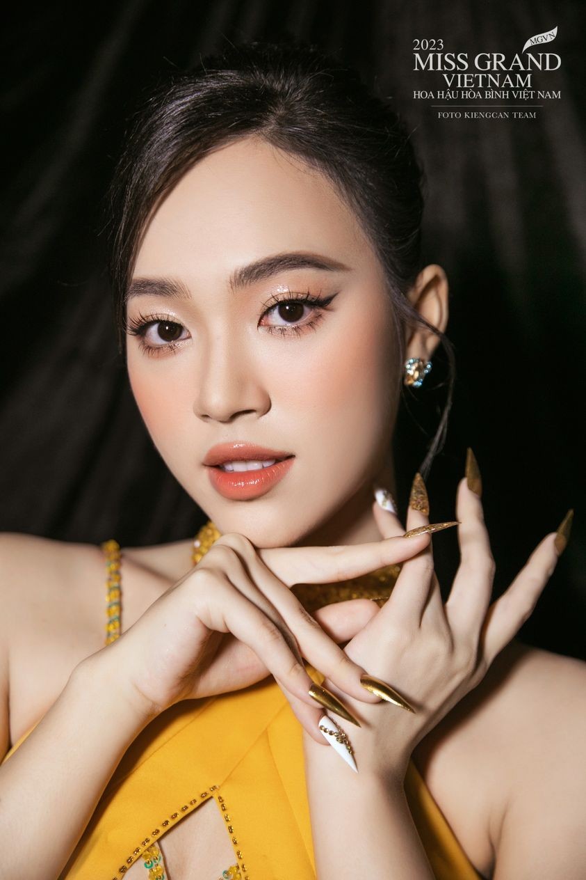 Á hậu Trịnh Thùy Linh