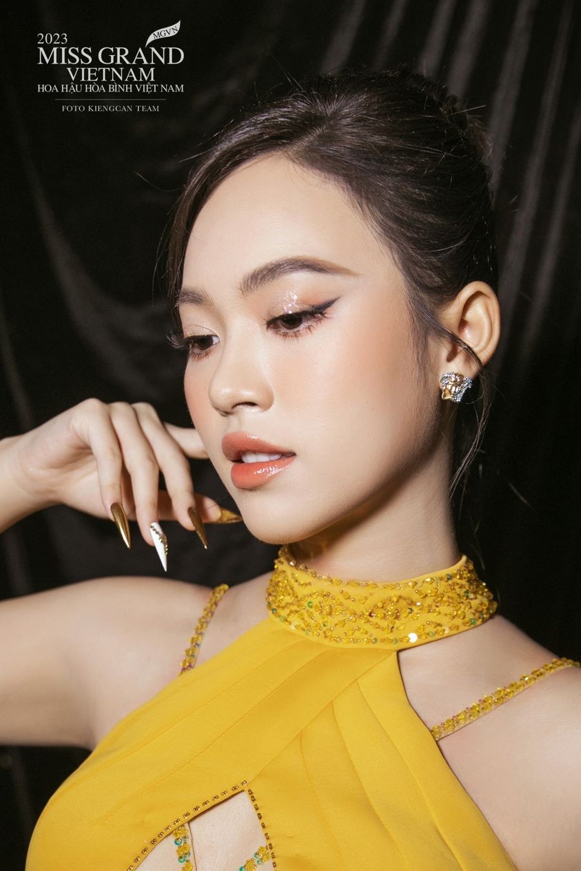 Á hậu Trịnh Thùy Linh