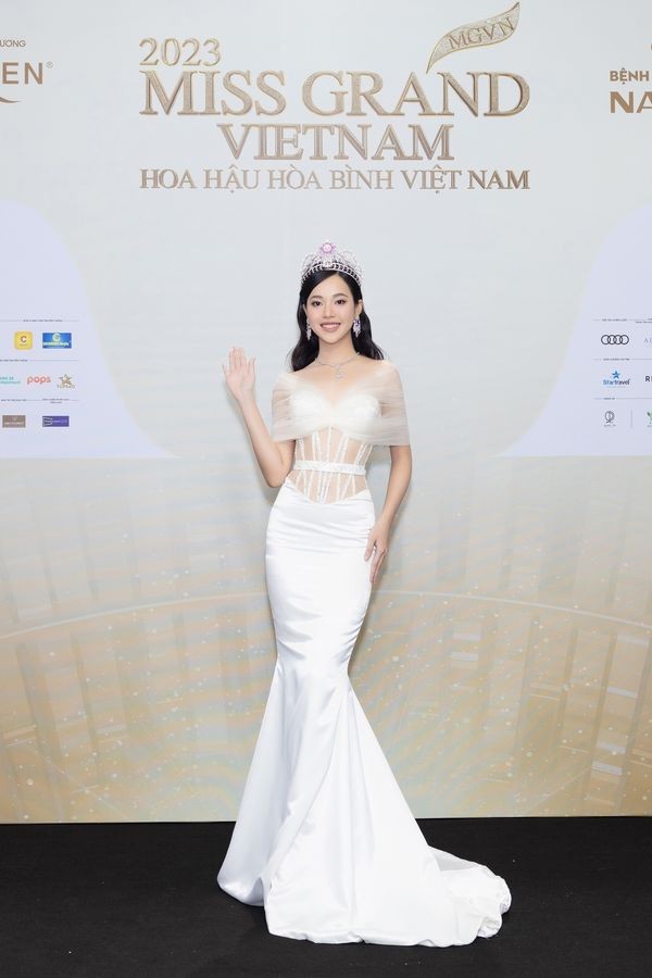 Á hậu Trịnh Thùy Linh