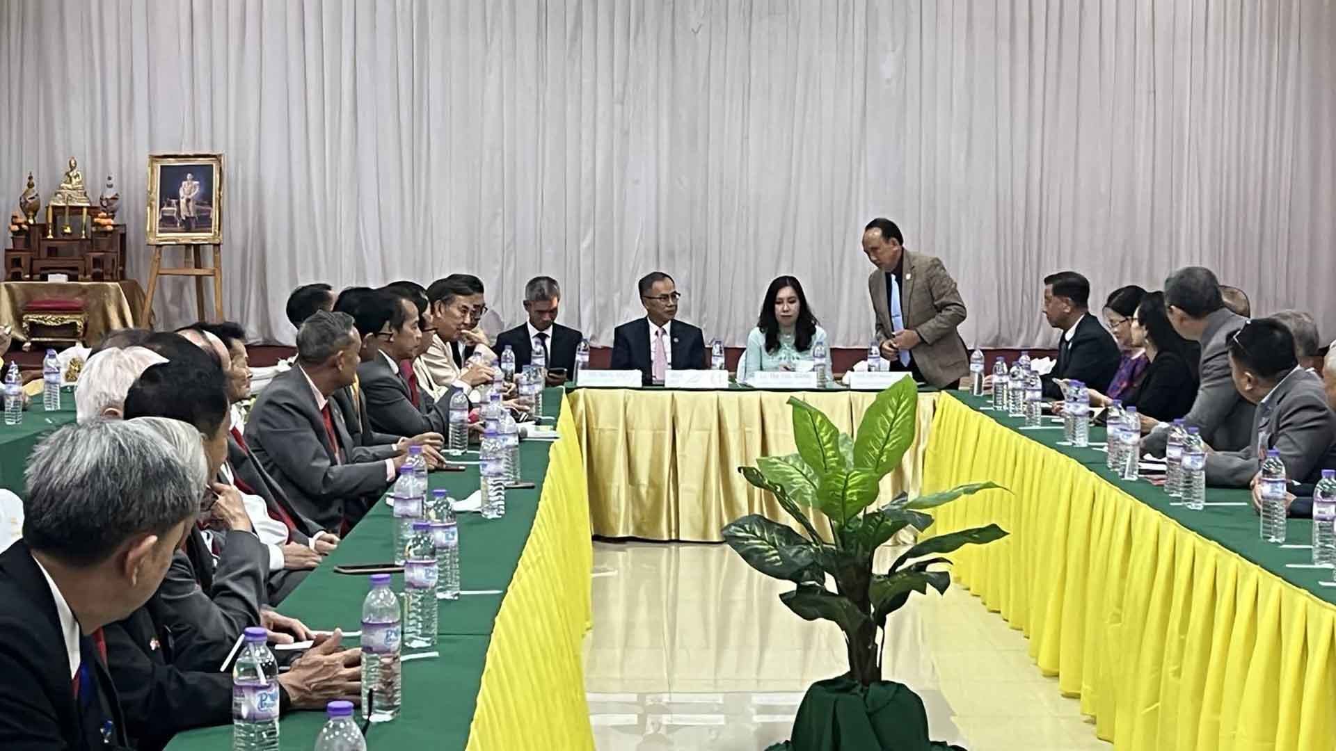 Thứ trưởng Lê Thị Thu Hằng gặp Ban chấp hành người Việt Nam toàn Thái Lan. Thứ trưởng Lê Thị Thu Hằng gặp Ban chấp hành người Việt Nam toàn Thái Lan.