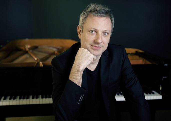 Nghệ sĩ dương cầm Pháp nóng lòng chờ đợi chuyến lưu diễn đầu tiên ở Việt Nam Nghệ sĩ dương cầm Pháp nóng lòng chờ đợi chuyến lưu diễn đầu tiên ở Việt Nam