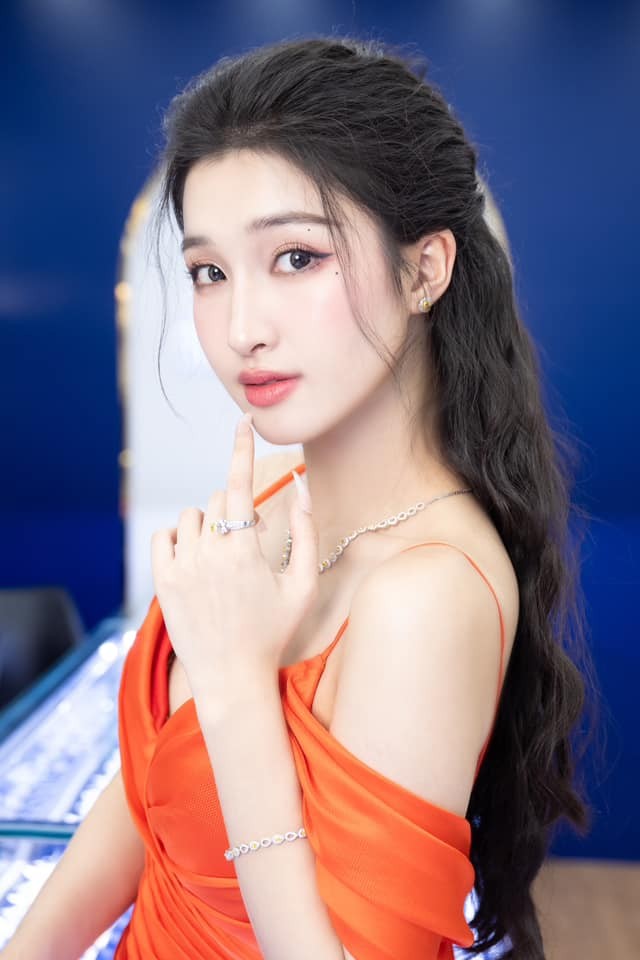 Á hậu Nguyễn Phương Nhi