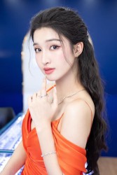 Phát sốt với nhan sắc của Á hậu Nguyễn Phương Nhi