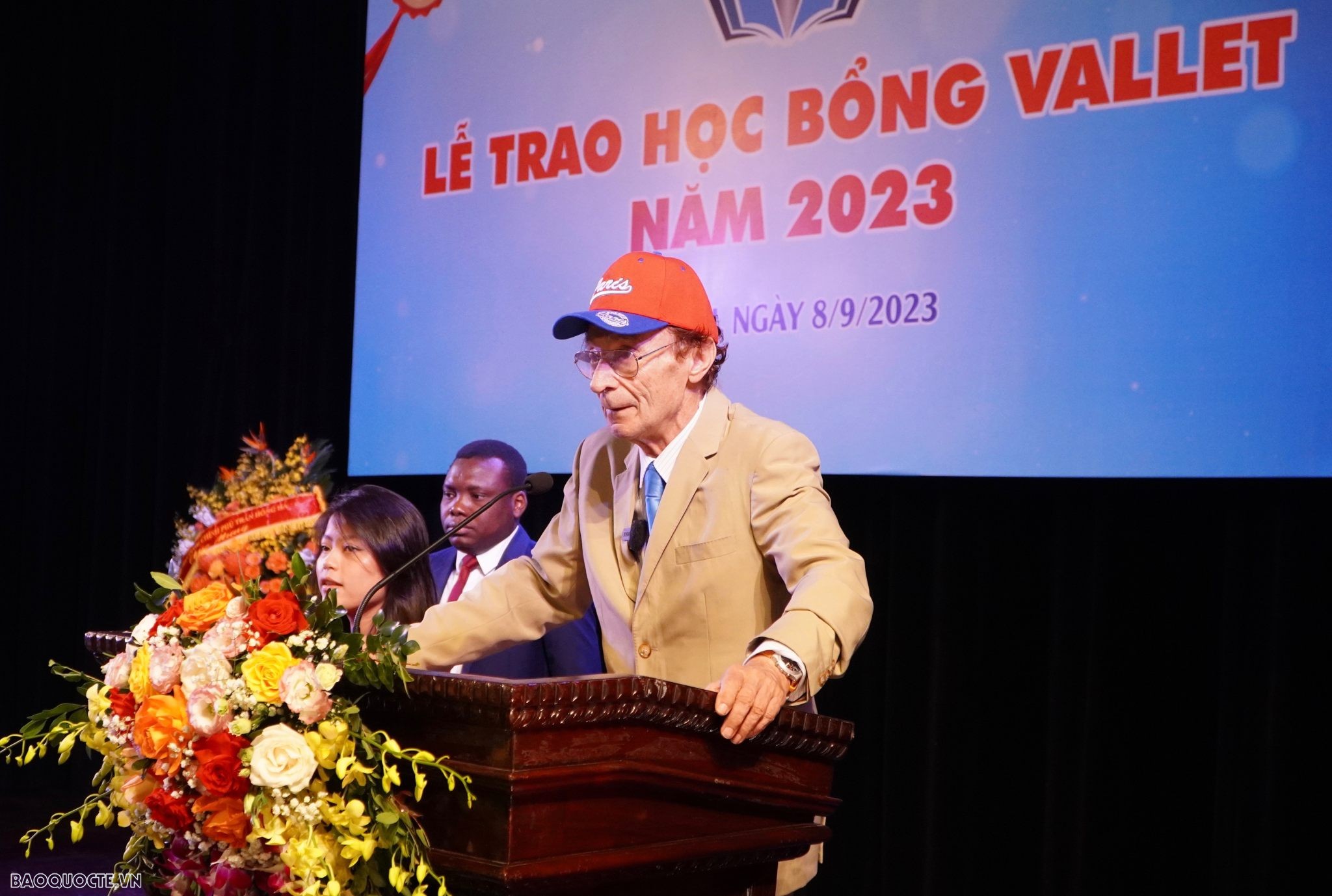 Trao học bổng Vallet cho 427 học sinh xuất sắc của các tỉnh phía Bắc Trao học bổng Vallet cho 427 học sinh xuất sắc của các tỉnh phía Bắc