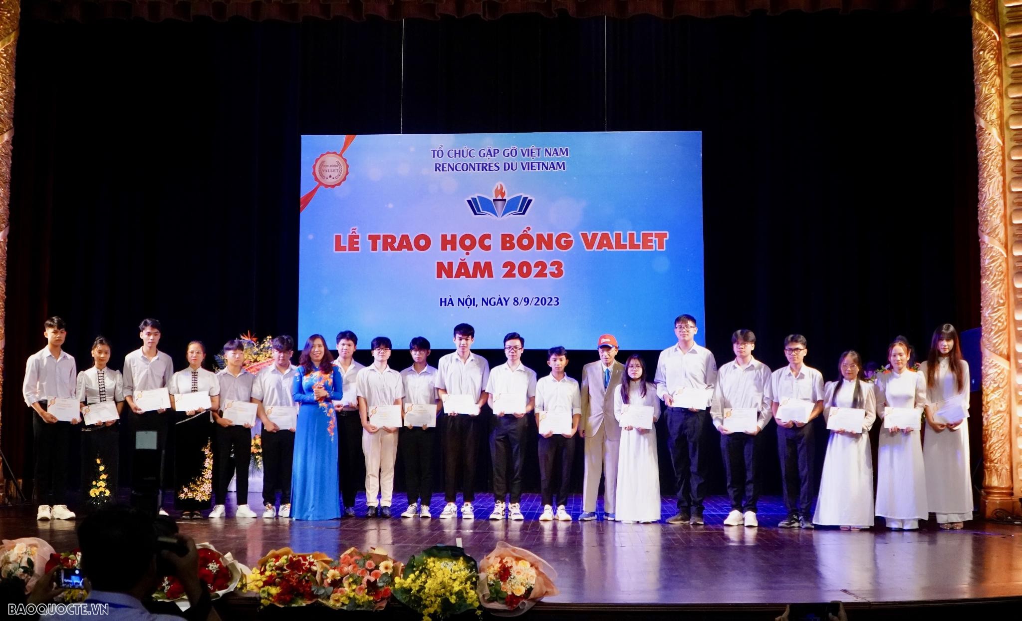 Khích lệ tinh thần yêu khoa học của học sinh, sinh viên và các nhà nghiên cứu trẻ của Việt Nam Khích lệ tinh thần yêu khoa học của học sinh, sinh viên và các nhà nghiên cứu trẻ của Việt Nam