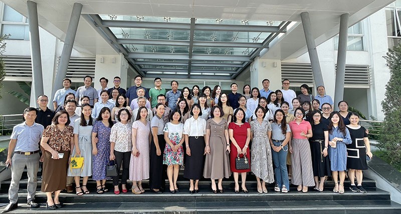 Các học viên của khóa bồi dưỡng thứ nhất.