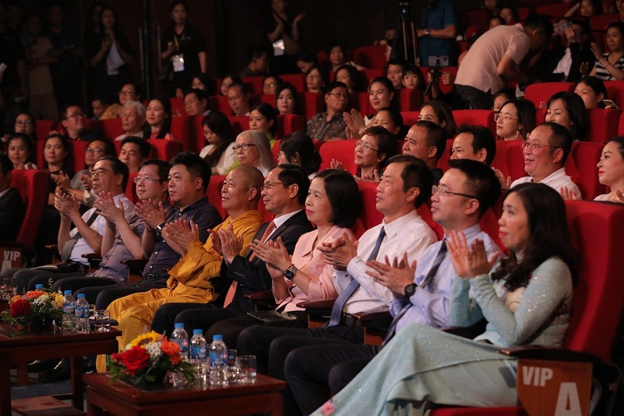 Bộ trưởng Ngoại giao Bùi Thanh Sơn: Việc giữ gìn và phát huy tiếng Việt là nhiệm vụ quan trọng, có ý nghĩa thực tiễn, giá trị khoa học và nhân văn sâu Bộ trưởng Ngoại giao Bùi Thanh Sơn: Việc giữ gìn và phát huy tiếng Việt là nhiệm vụ quan trọng, có ý nghĩa thực tiễn, giá trị khoa học và nhân văn sâu