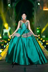 Hoa hậu Đỗ Thị Hà, Lê Hoàng Phương... đọ sắc tại sự kiện thời trang