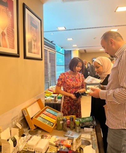 Trưng bày hàng mẫu tại Phòng Thương mại và Công nghiệp Jordan tháng 8/2023 Trưng bày hàng mẫu tại Phòng Thương mại và Công nghiệp Jordan tháng 8/2023