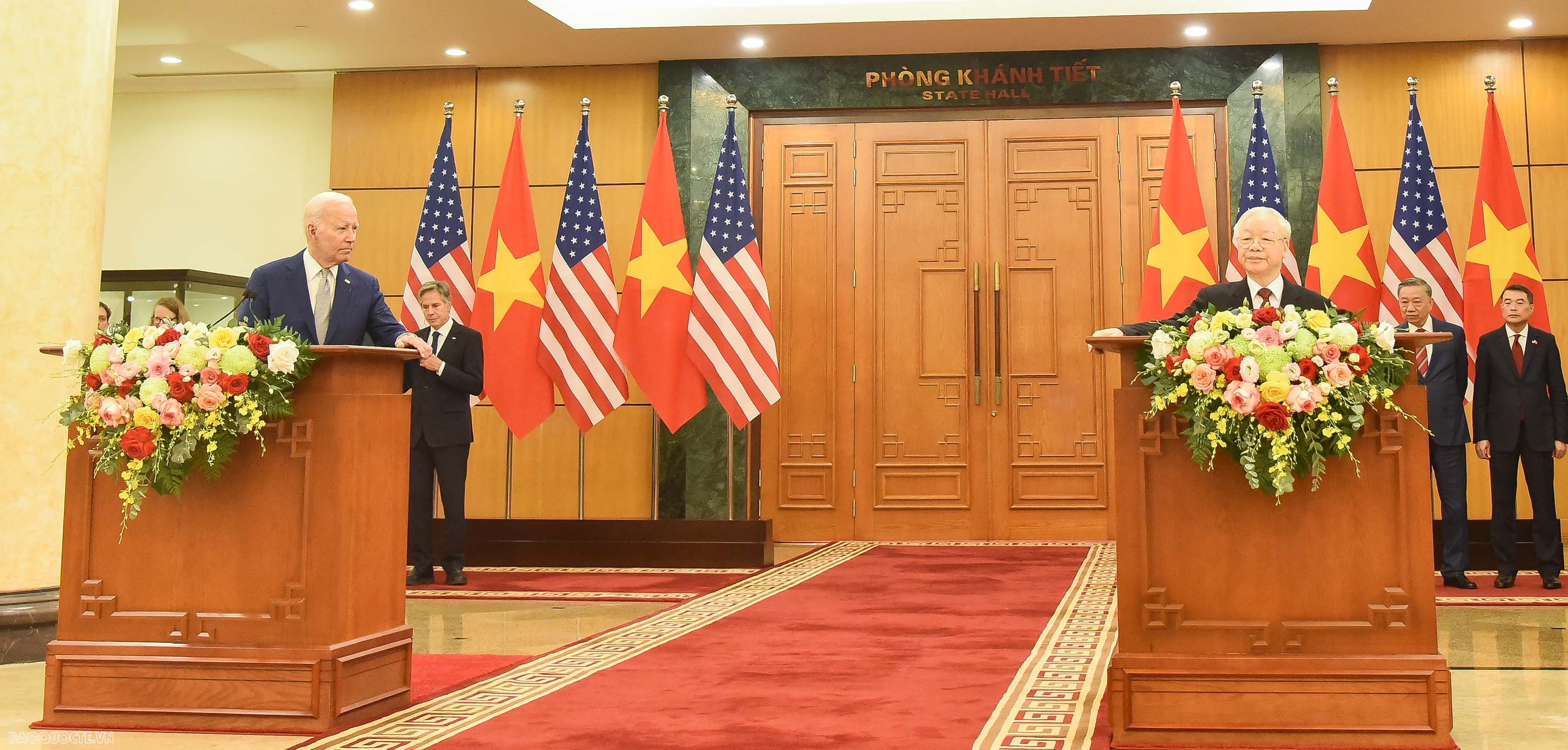 Sau cuộc hội đàm, Tổng Bí thư Nguyễn Phú Trọng và Tổng thống Joe Biden đã phát biểu với báo chí Việt Nam, Hoa Kỳ và quốc tế. Sau cuộc hội đàm, Tổng Bí thư Nguyễn Phú Trọng và Tổng thống Joe Biden đã phát biểu với báo chí Việt Nam, Hoa Kỳ và quốc tế.