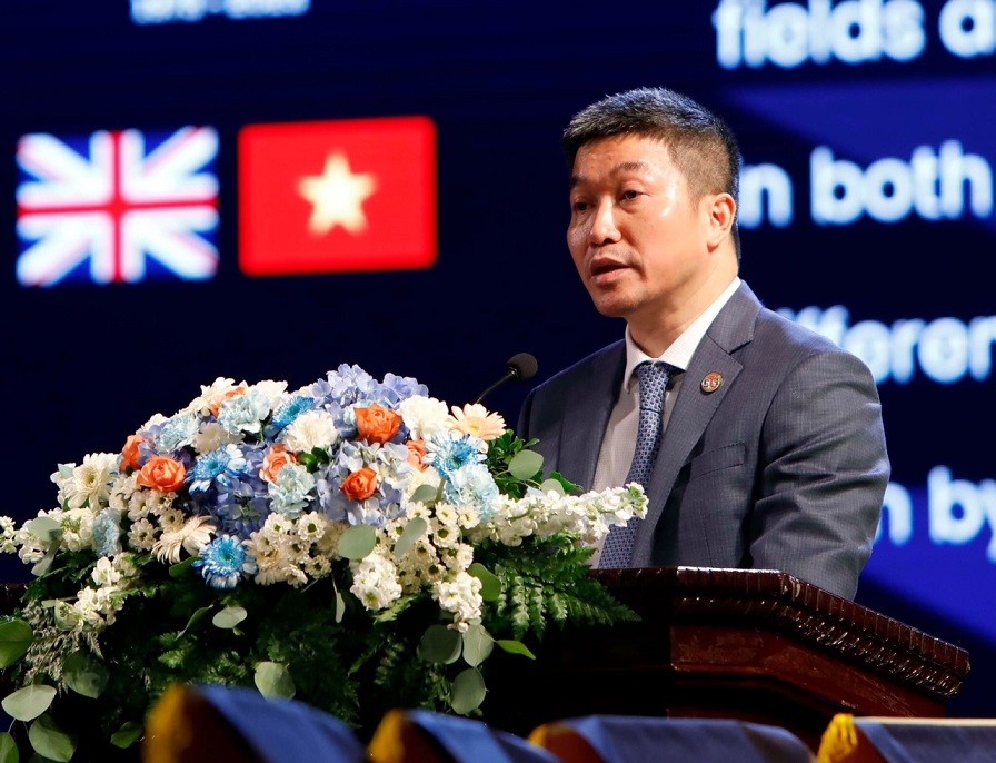 Giao lưu nghệ thuật kỷ niệm 50 năm thiết lập quan hệ ngoại giao giữa Việt Nam và Vương quốc Anh Giao lưu nghệ thuật kỷ niệm 50 năm thiết lập quan hệ ngoại giao Việt Nam-Vương quốc Anh