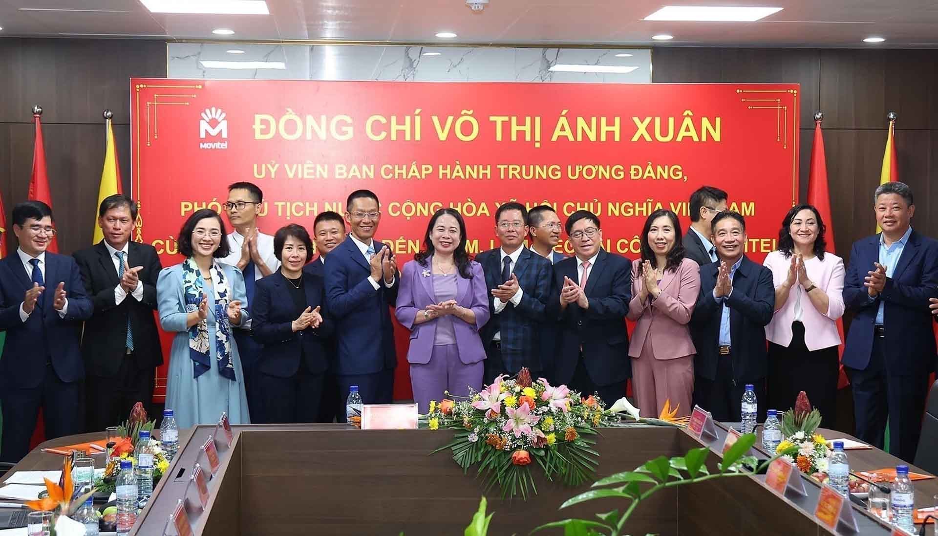 Phó Chủ tịch nước Võ Thị Ánh Xuân gặp gỡ đại diện Tập đoàn Công nghiệp-Viễn thông Quân đội (Viettel) và Liên doanh viễn thông Movitel tại Maputo, Mozambique. (Nguồn: TTXVN) Phó Chủ tịch nước Võ Thị Ánh Xuân gặp gỡ đại diện Tập đoàn Công nghiệp-Viễn thông Quân đội (Viettel) và Liên doanh viễn thông Movitel tại Maputo, Mozambique. (Nguồn: TTXVN)
