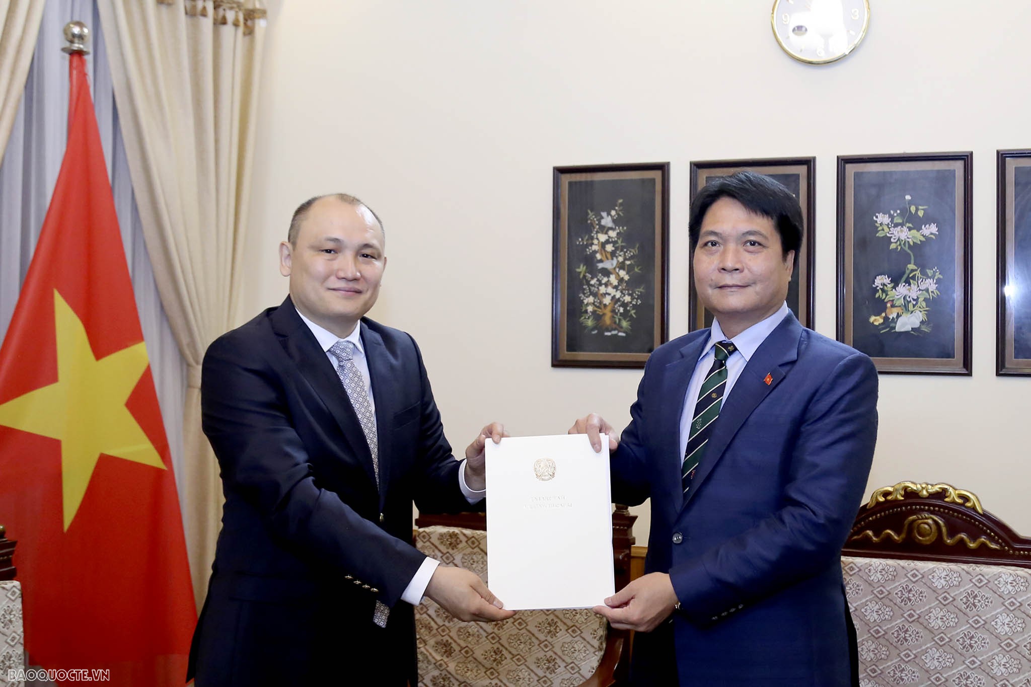 Tiếp nhận bản sao Thư ủy nhiệm bổ nhiệm Đại sứ Pháp và Kazakhstan tại Việt Nam
