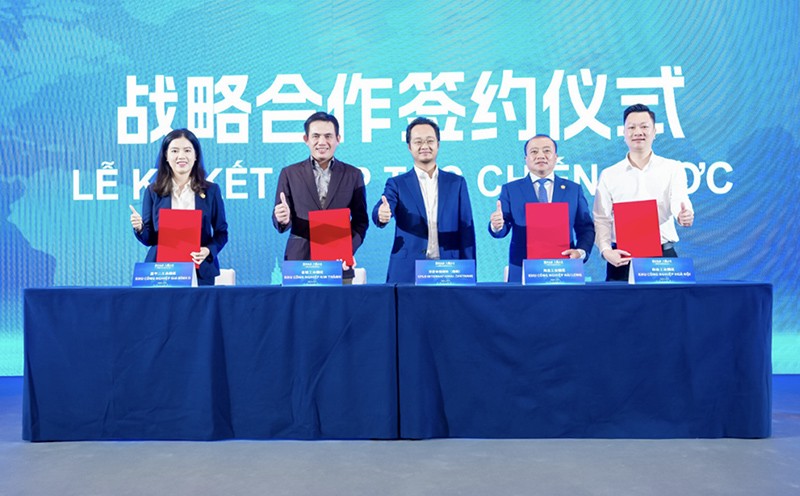 Lễ ký kết hợp tác chiến lược giữa CLFD Quốc tế (Việt Nam) và đại diện lãnh đạo 4 Khu công nghiệp lớn của Việt Nam