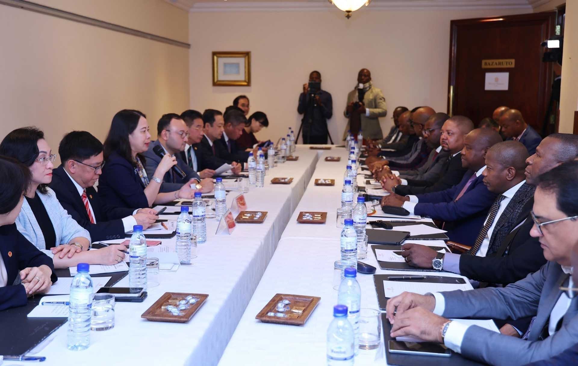 Phó Chủ tịch nước Võ Thị Ánh Xuân gặp gỡ một số doanh nghiệp Mozambique. (Nguồn: TTXVN) Phó Chủ tịch nước Võ Thị Ánh Xuân gặp gỡ một số doanh nghiệp Mozambique. (Nguồn: TTXVN)