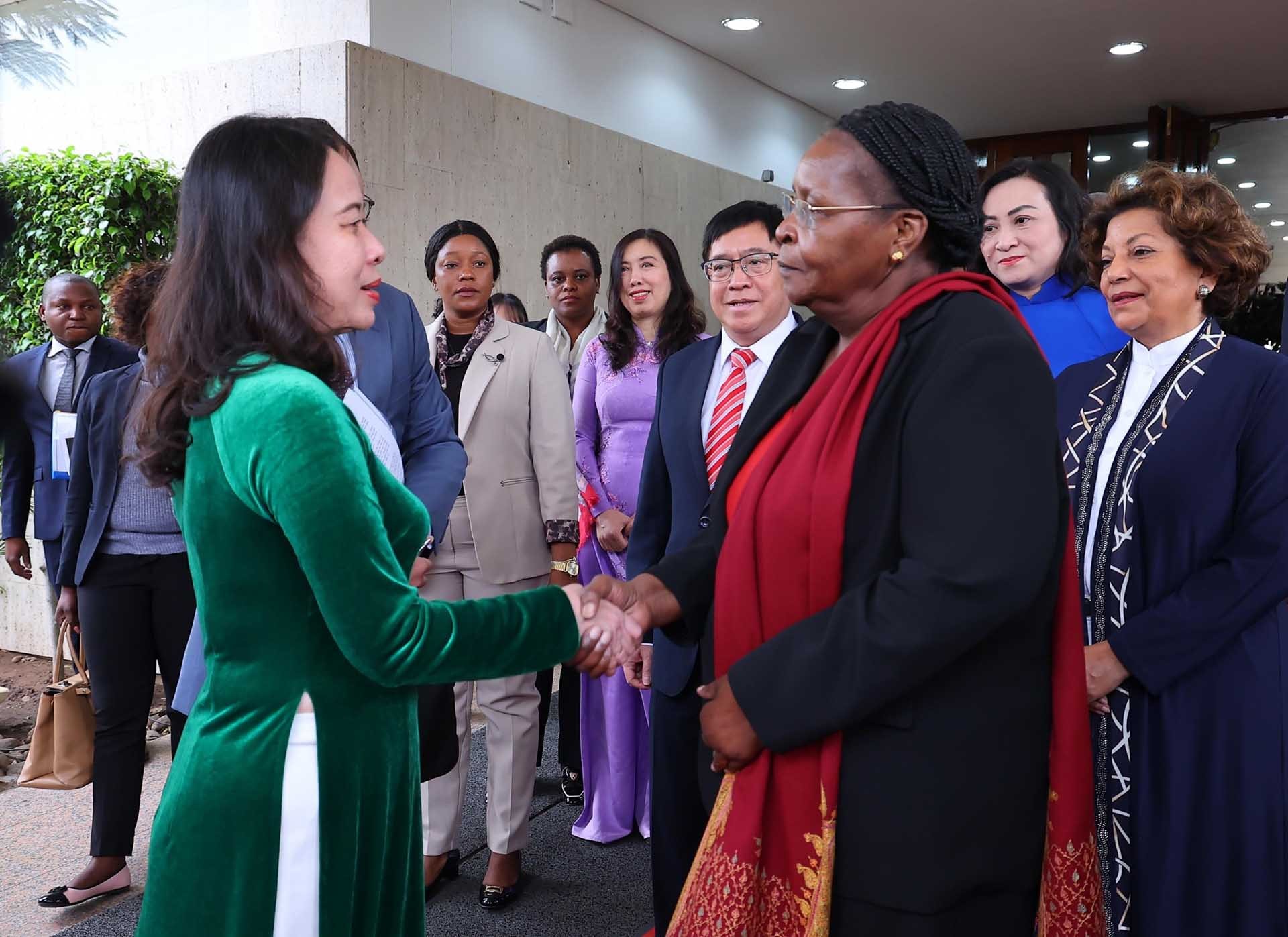Phó Chủ tịch nước Võ Thị Ánh Xuân hội kiến Chủ tịch Quốc hội Mozambique Esperança Bias. Phó Chủ tịch nước Võ Thị Ánh Xuân hội kiến Chủ tịch Quốc hội Mozambique Esperança Bias.