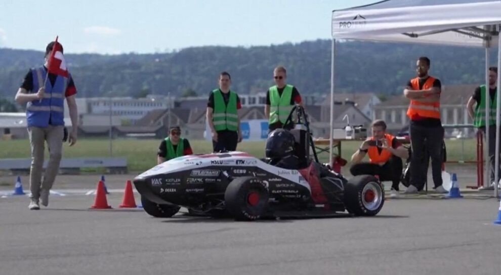 Sinh viên Thụy Sỹ phá kỷ lục thế giới về khả năng tăng tốc ô tô điện