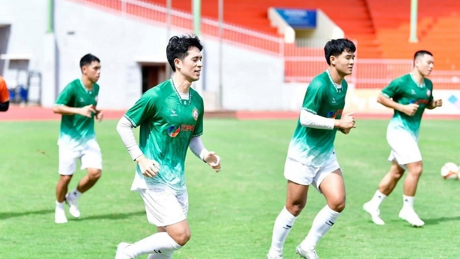 CLB Bình Định: Đình Trọng báo tin vui phục hồi chấn thương và sắp đám cưới với bạn gái lâu năm