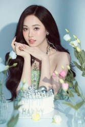 Á hậu Trịnh Thùy Linh xinh đẹp, trong veo tuổi 21